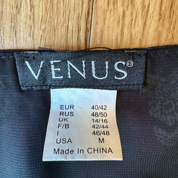 Venus Cold Shoulder 3/4 Bell Sleeves Red Black Beige Paisley Dress Size M - Picture 8 of 9